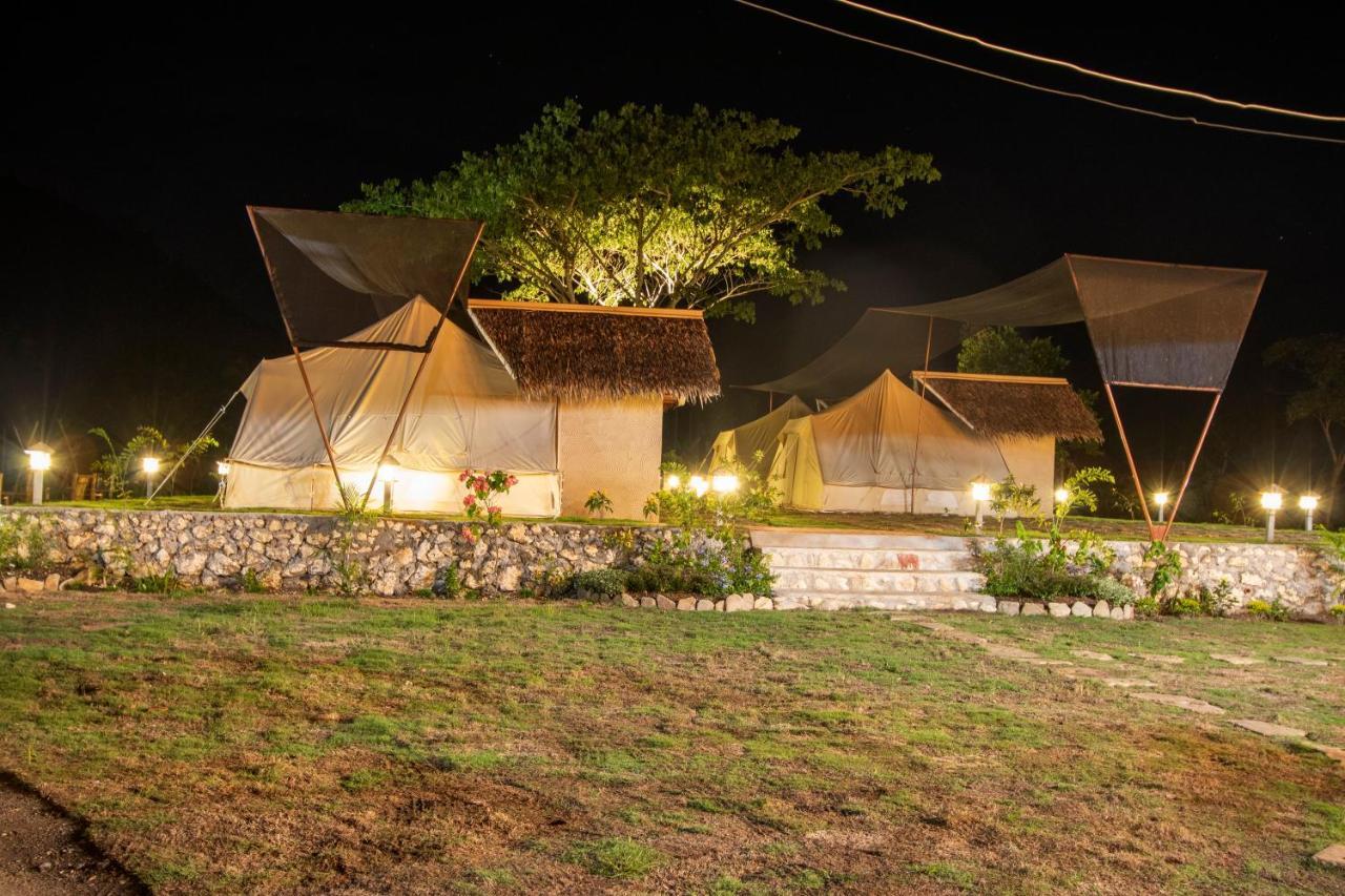 Villa The Acacia Glamping Park à Carmen  Extérieur photo